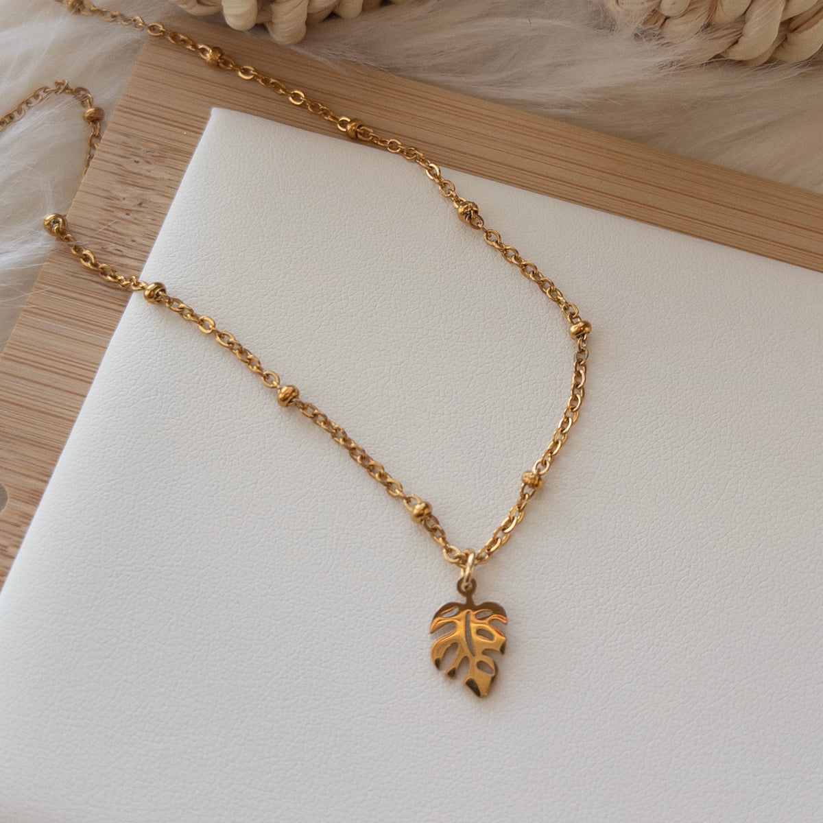 FALLIVY Necklace