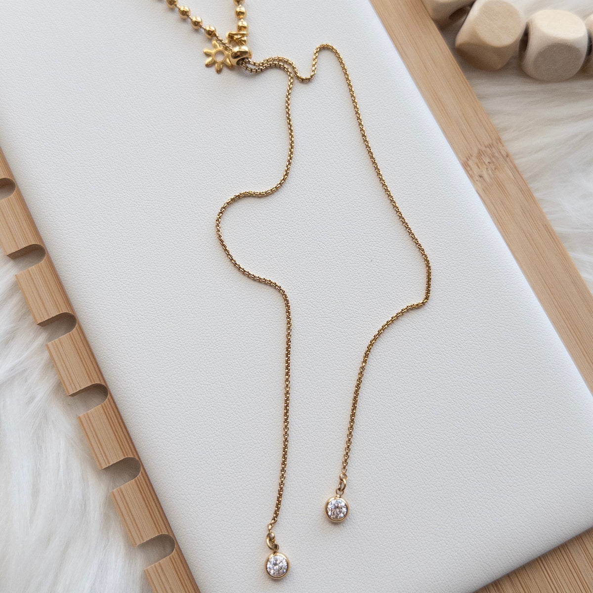 CAMELIA Lariat Necklace