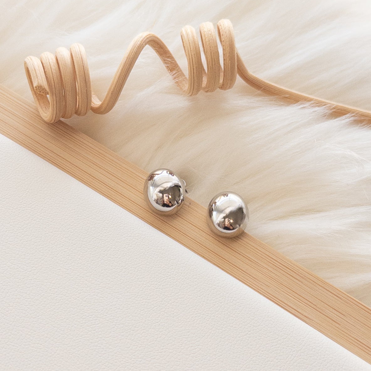 EVELIA Stud Earrings
