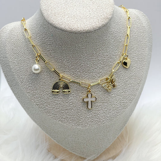 ALMA PERLA Charm Necklace